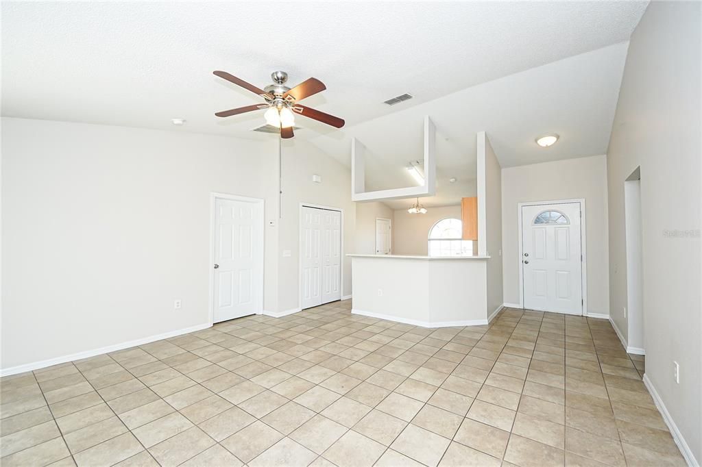 For Sale: $299,900 (3 beds, 2 baths, 1250 Square Feet)