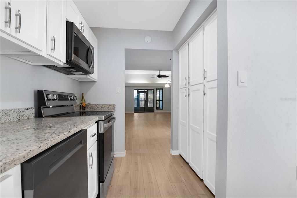 For Sale: $299,990 (2 beds, 2 baths, 1334 Square Feet)