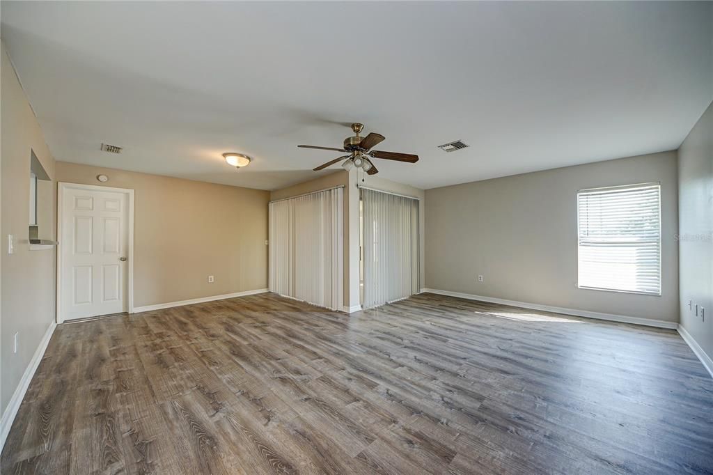 For Sale: $289,900 (3 beds, 2 baths, 1300 Square Feet)