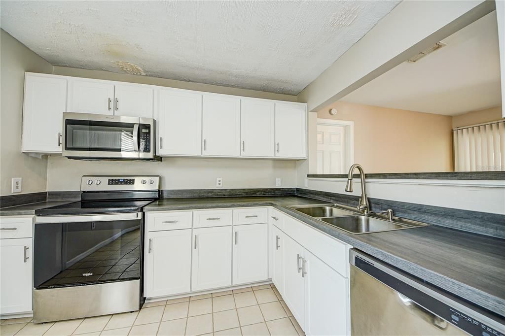 For Sale: $289,900 (3 beds, 2 baths, 1300 Square Feet)