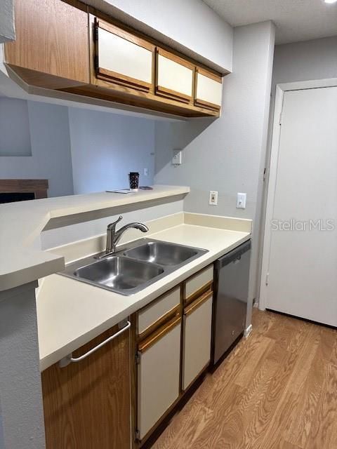 Active With Contract: $1,250 (1 beds, 1 baths, 674 Square Feet)