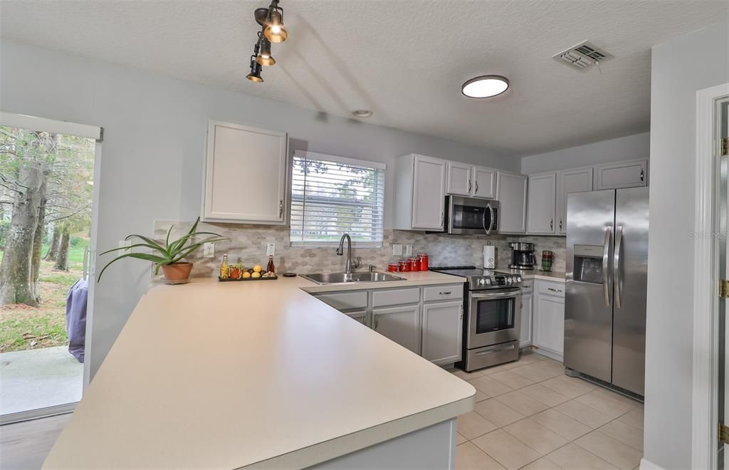 For Sale: $265,000 (2 beds, 1 baths, 1315 Square Feet)