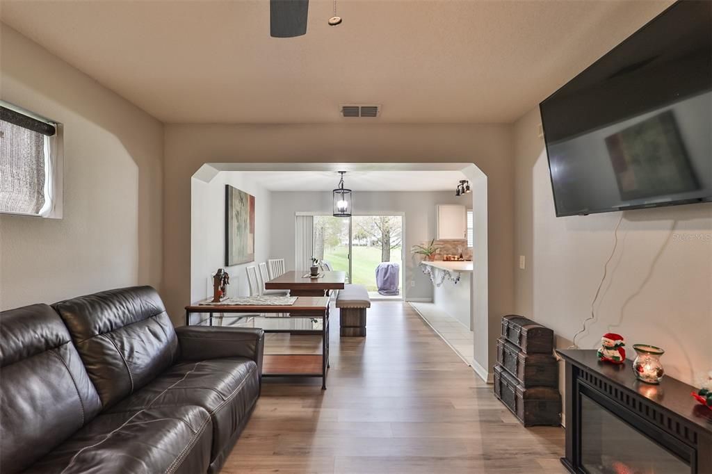 Active With Contract: $265,000 (2 beds, 1 baths, 1315 Square Feet)