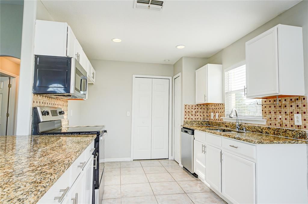 For Sale: $309,900 (3 beds, 2 baths, 1272 Square Feet)