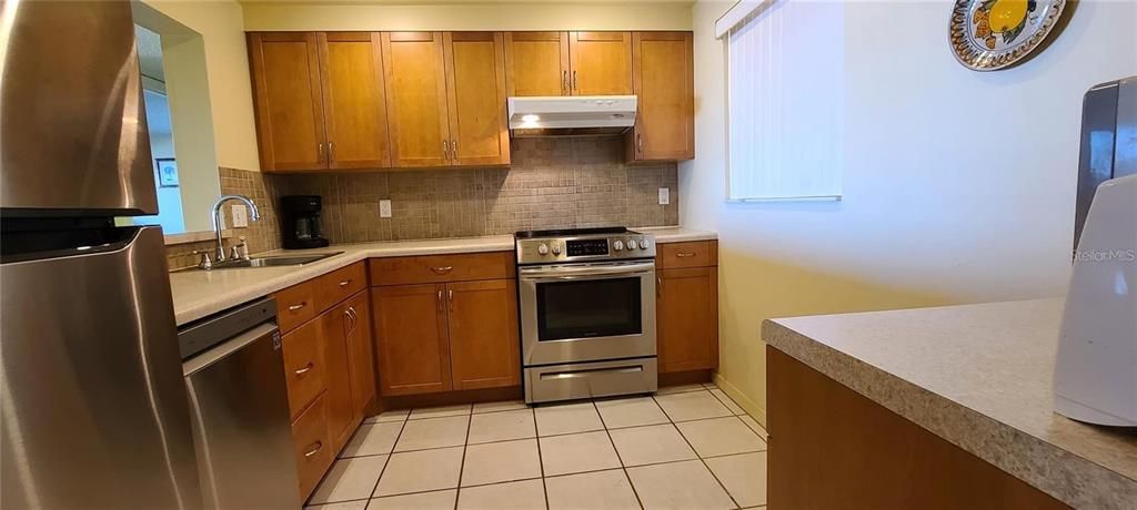 For Rent: $2,000 (1 beds, 1 baths, 915 Square Feet)
