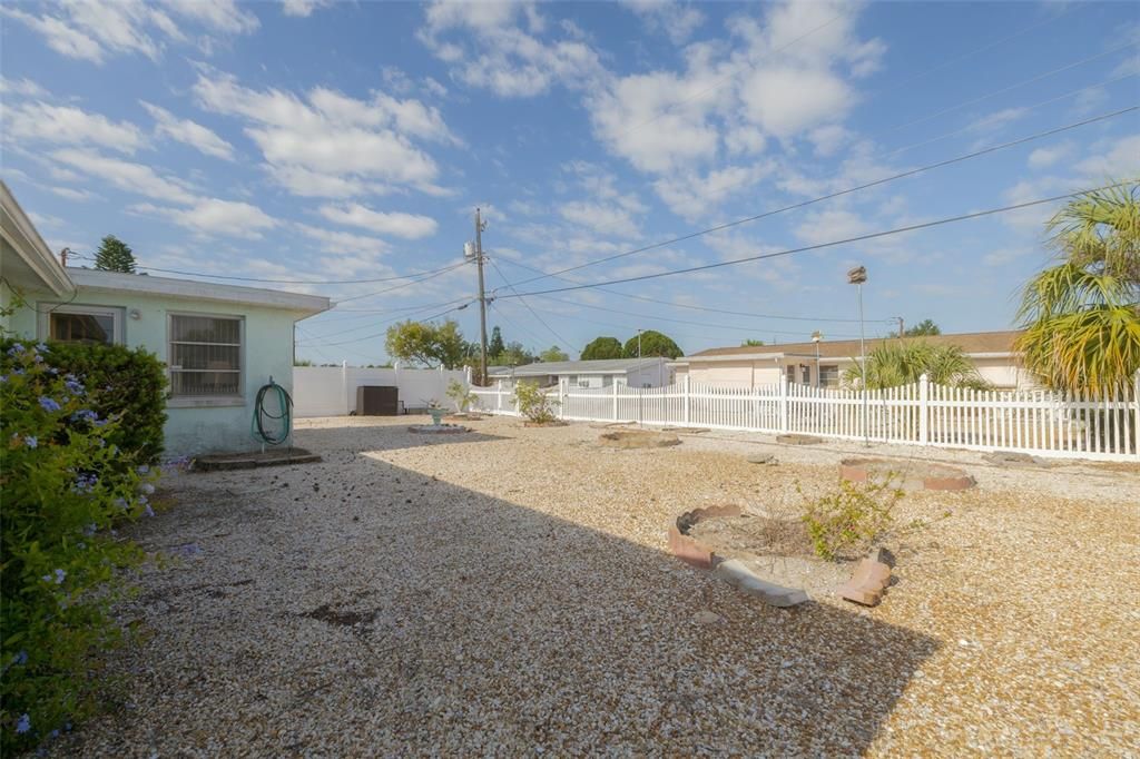 Recently Sold: $220,000 (2 beds, 2 baths, 1004 Square Feet)