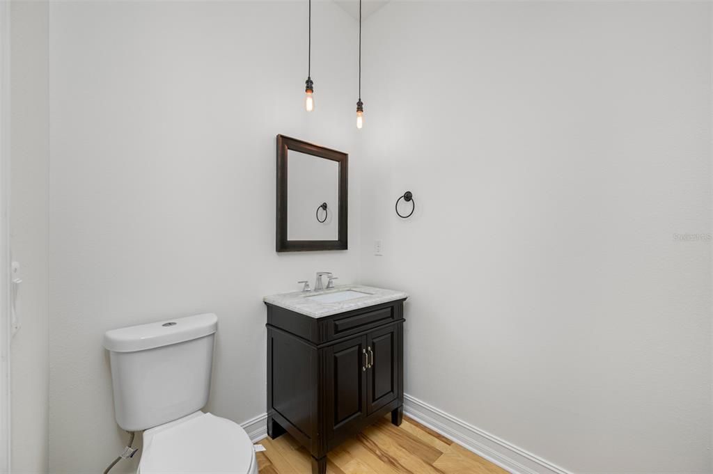 1/2 bath for entertaining-level guests