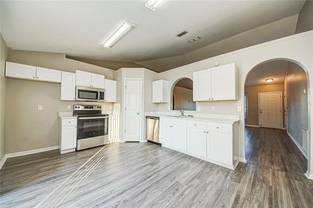 For Sale: $315,000 (3 beds, 2 baths, 1332 Square Feet)