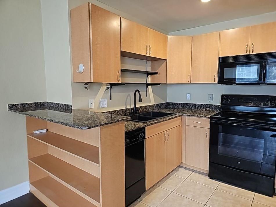 For Sale: $375,000 (2 beds, 2 baths, 1160 Square Feet)