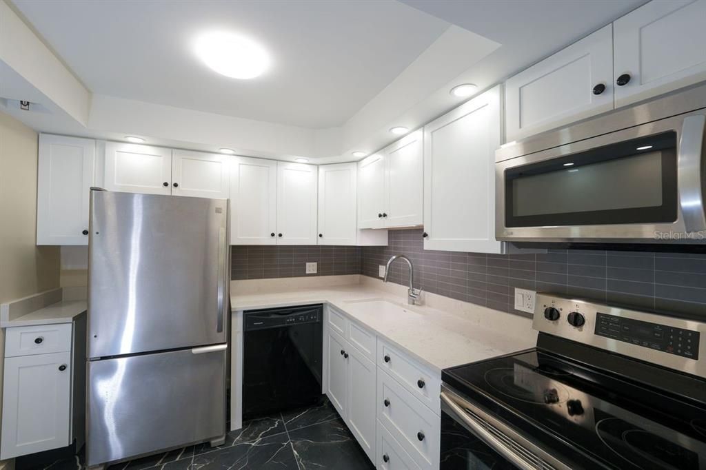 For Rent: $2,300 (2 beds, 2 baths, 1109 Square Feet)