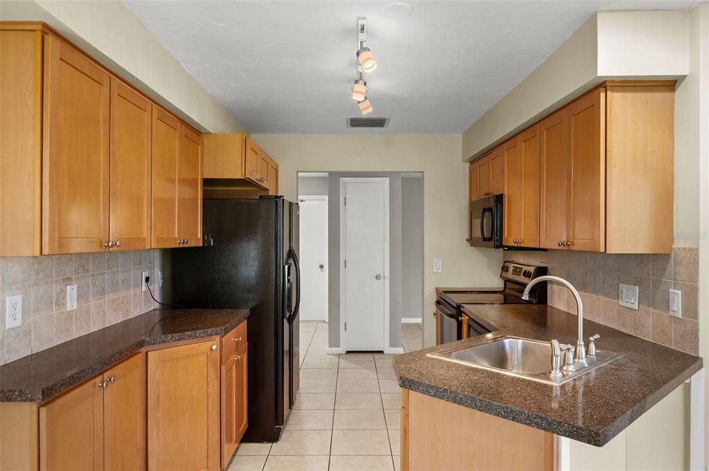 For Sale: $550,000 (2 beds, 2 baths, 1334 Square Feet)