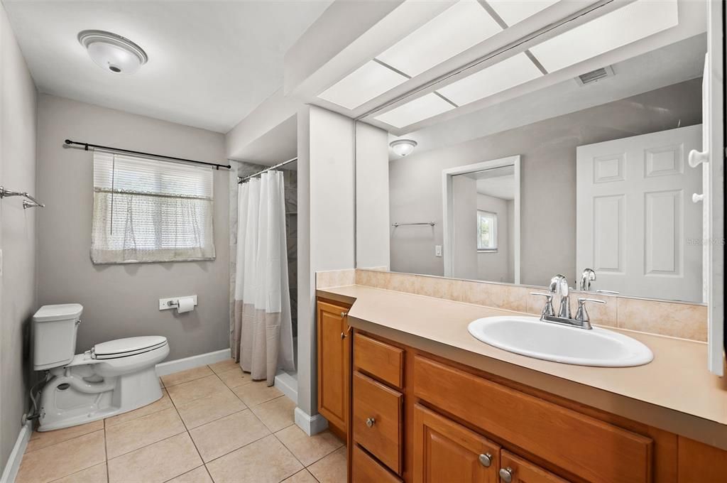 待售: $550,000 (2 贝兹, 2 浴室, 1334 平方英尺)