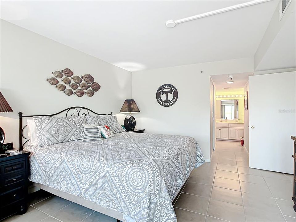 For Sale: $850,000 (2 beds, 2 baths, 1400 Square Feet)