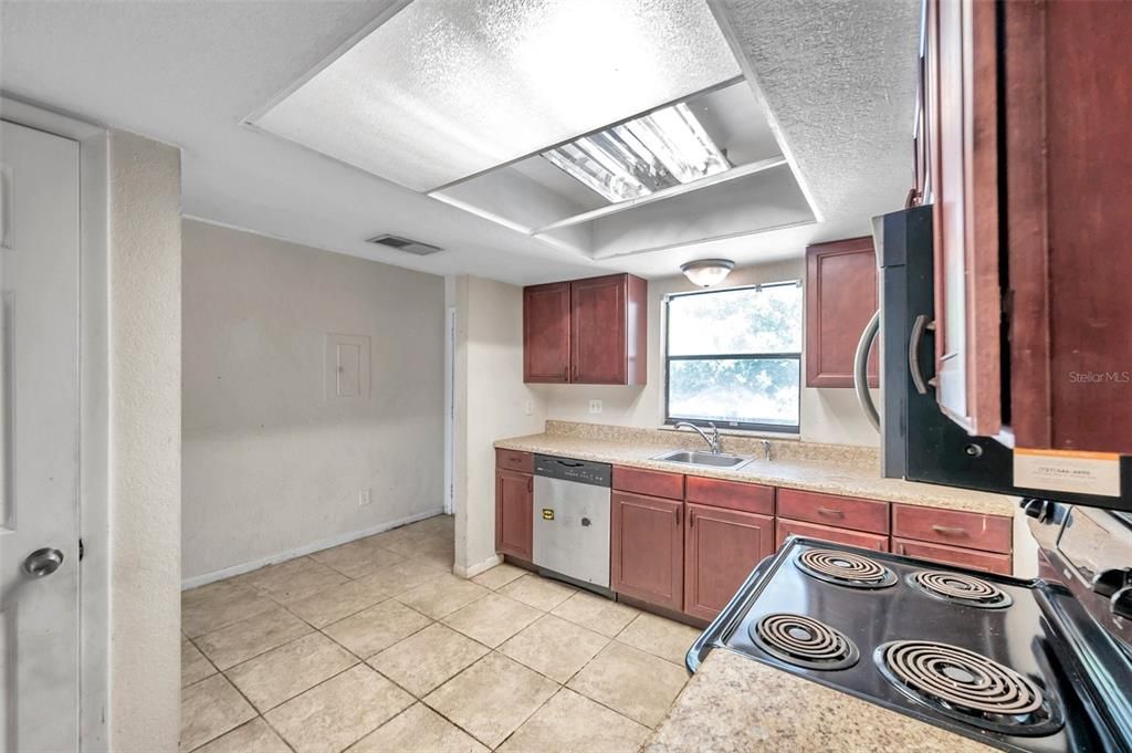 Recently Sold: $119,000 (2 beds, 2 baths, 935 Square Feet)