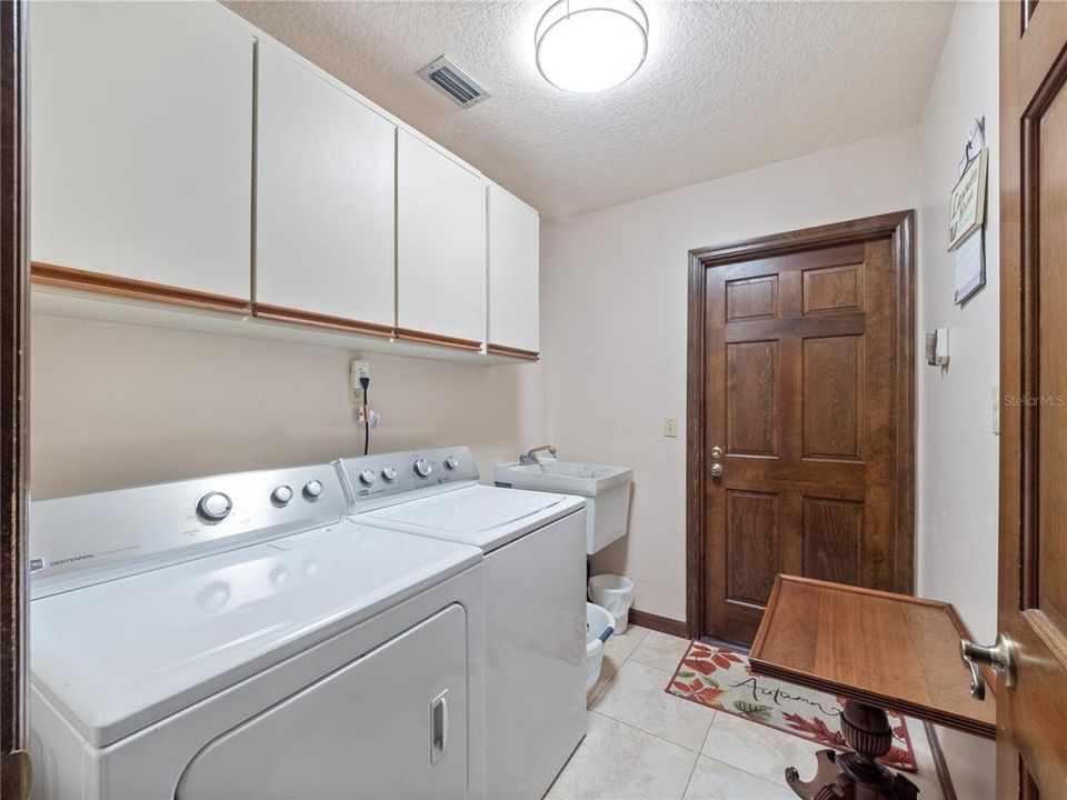 For Sale: $619,900 (3 beds, 2 baths, 2681 Square Feet)