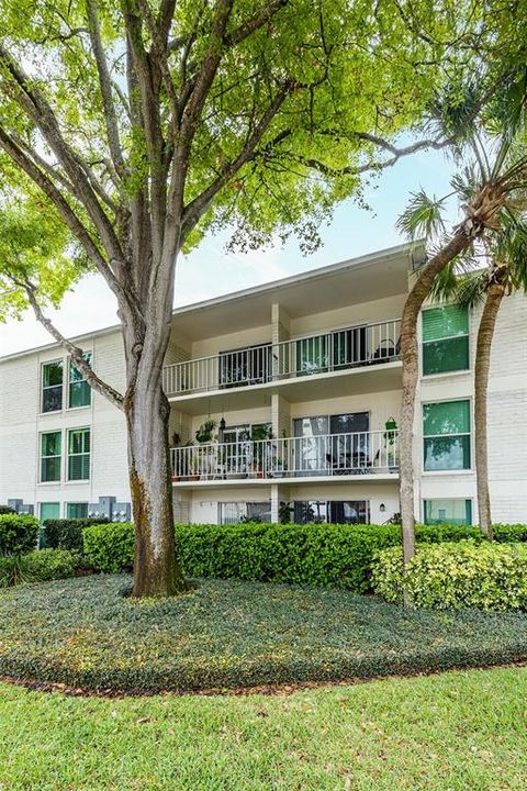 Active With Contract: $1,900 (1 beds, 1 baths, 728 Square Feet)