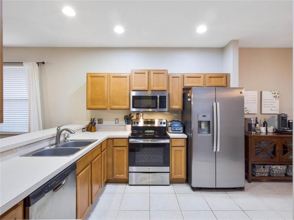 For Sale: $399,900 (3 beds, 2 baths, 1600 Square Feet)