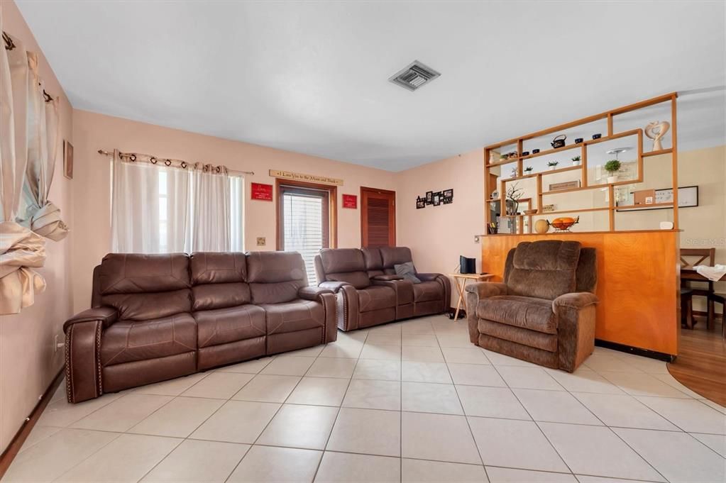For Sale: $400,000 (3 beds, 2 baths, 1790 Square Feet)