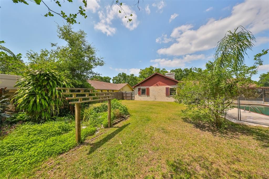 Active With Contract: $474,000 (4 beds, 2 baths, 1975 Square Feet)