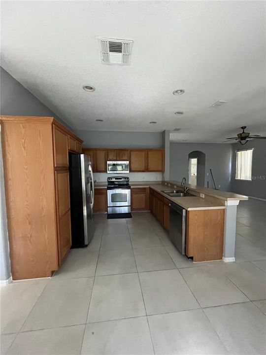 For Rent: $2,900 (4 beds, 3 baths, 3057 Square Feet)