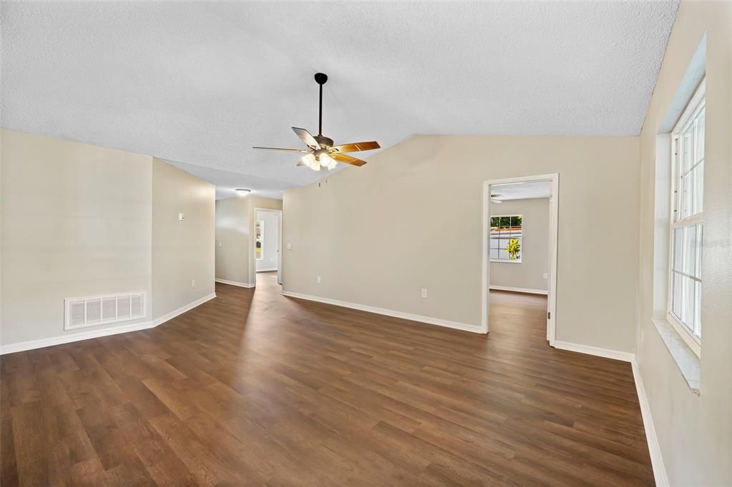 For Sale: $257,500 (2 beds, 2 baths, 1092 Square Feet)