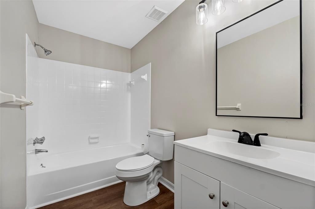 Active With Contract: $257,500 (2 beds, 2 baths, 1092 Square Feet)