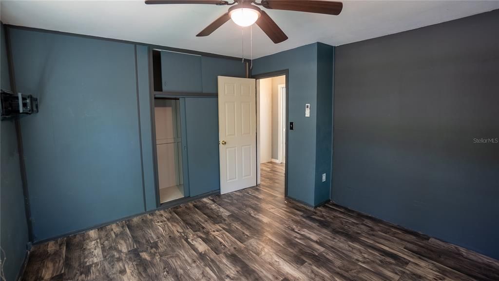 For Sale: $229,900 (3 beds, 1 baths, 828 Square Feet)