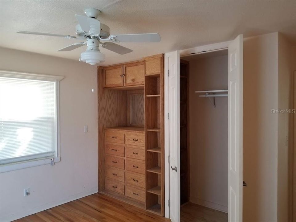 For Sale: $264,000 (2 beds, 1 baths, 824 Square Feet)