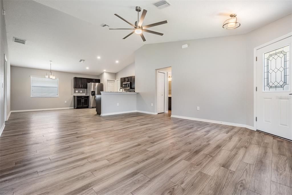 Active With Contract: $340,000 (3 beds, 2 baths, 1491 Square Feet)