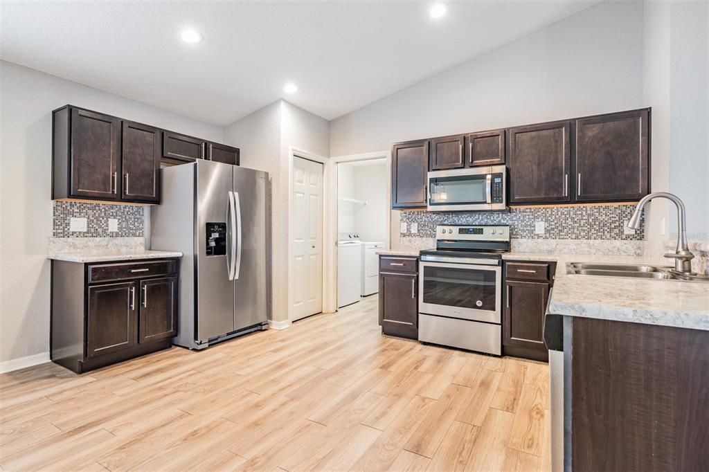 Active With Contract: $340,000 (3 beds, 2 baths, 1491 Square Feet)