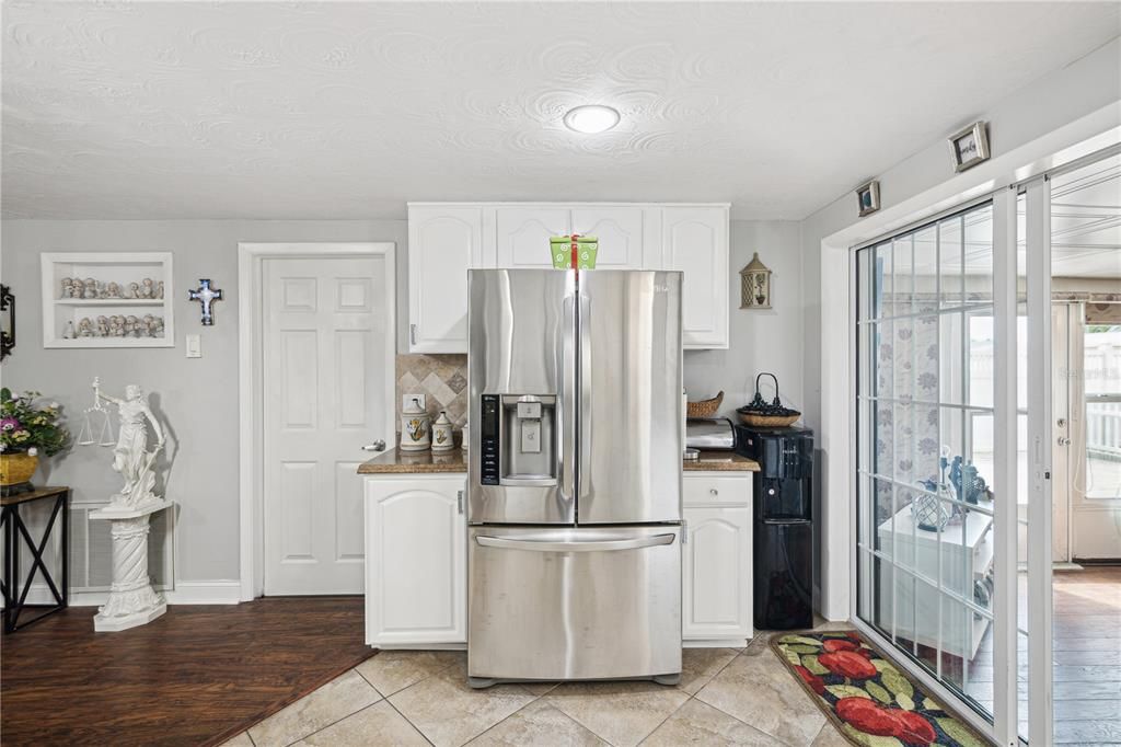 Active With Contract: $265,000 (2 beds, 1 baths, 864 Square Feet)