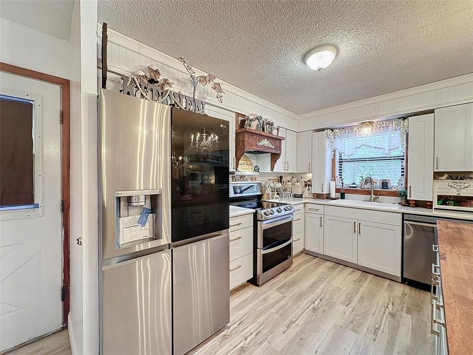 For Sale: $489,900 (2 beds, 2 baths, 2193 Square Feet)