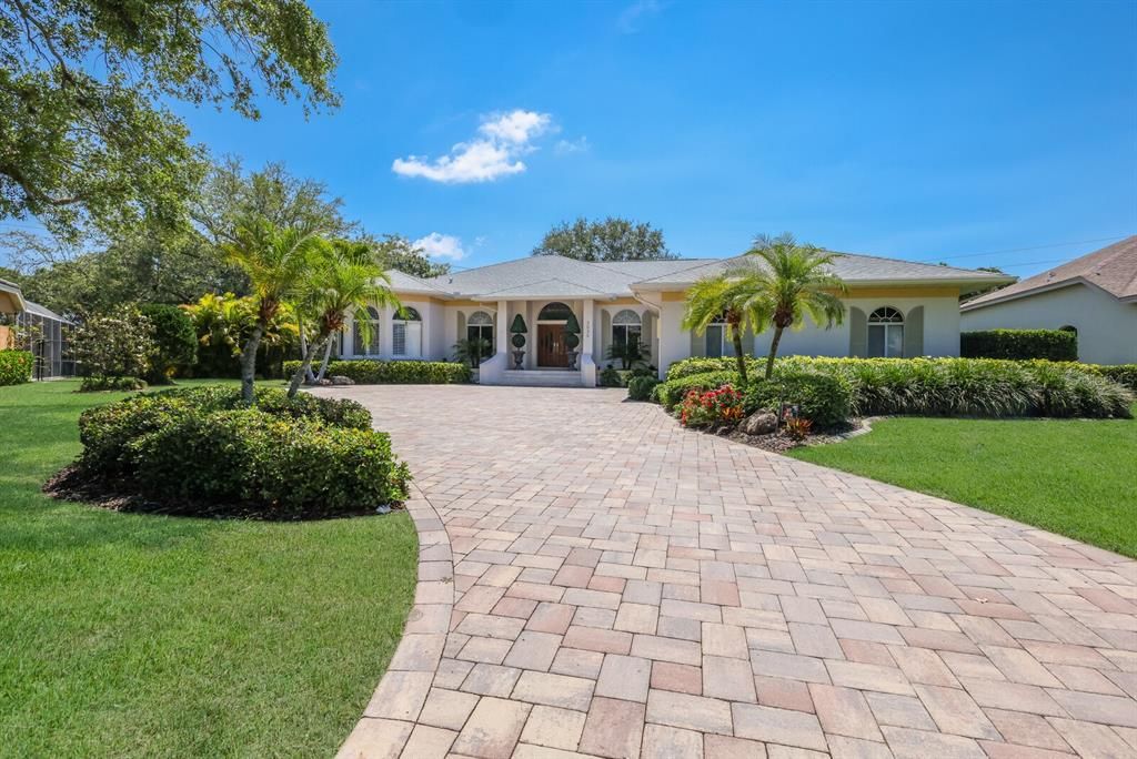 For Sale: $1,395,000 (4 beds, 4 baths, 3740 Square Feet)