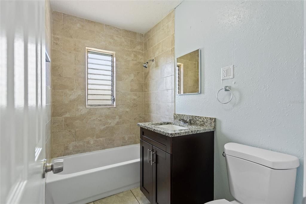 Active With Contract: $185,900 (2 beds, 1 baths, 644 Square Feet)