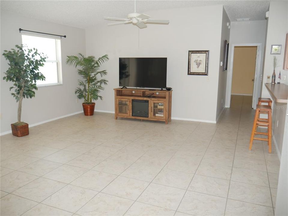 For Sale: $309,900 (2 beds, 2 baths, 1156 Square Feet)