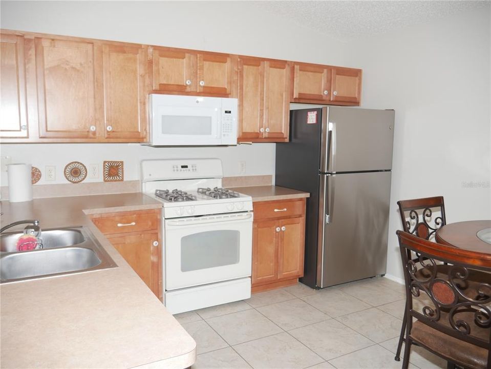 For Sale: $309,900 (2 beds, 2 baths, 1156 Square Feet)