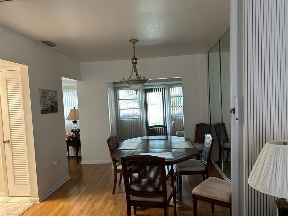 For Sale: $149,900 (2 beds, 2 baths, 1121 Square Feet)