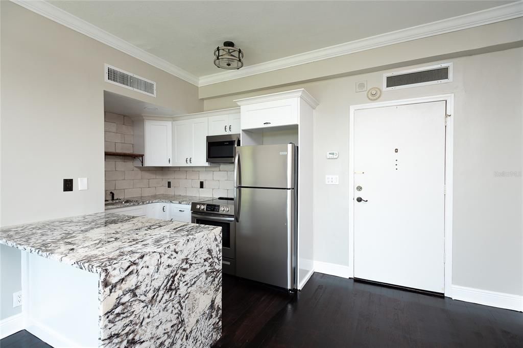 For Sale: $324,900 (1 beds, 1 baths, 494 Square Feet)
