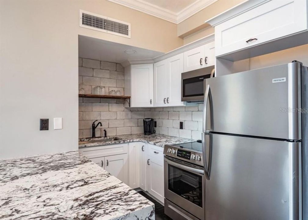 For Sale: $324,900 (1 beds, 1 baths, 494 Square Feet)