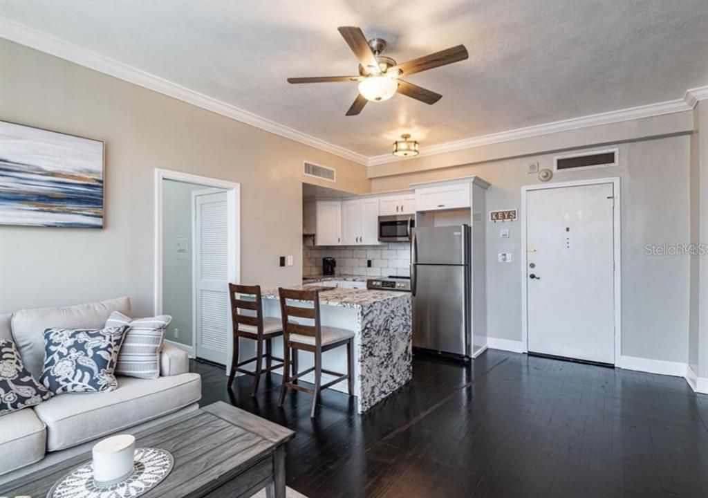 For Sale: $317,000 (1 beds, 1 baths, 494 Square Feet)