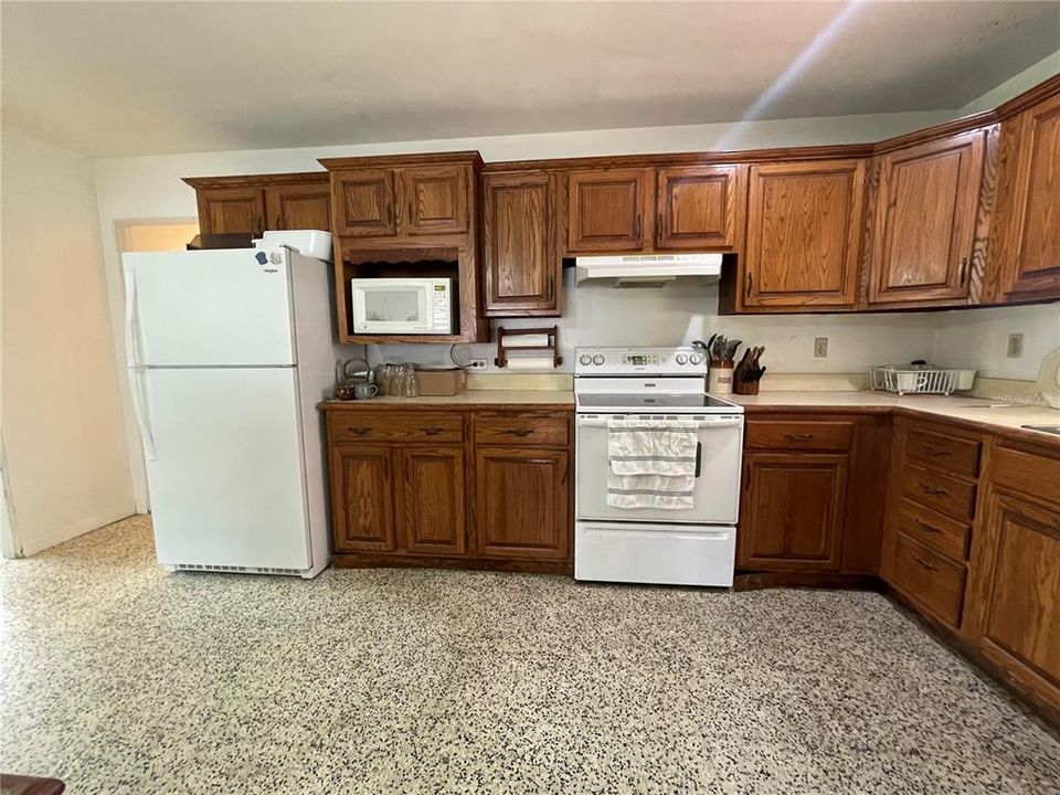 For Sale: $385,000 (2 beds, 2 baths, 2224 Square Feet)