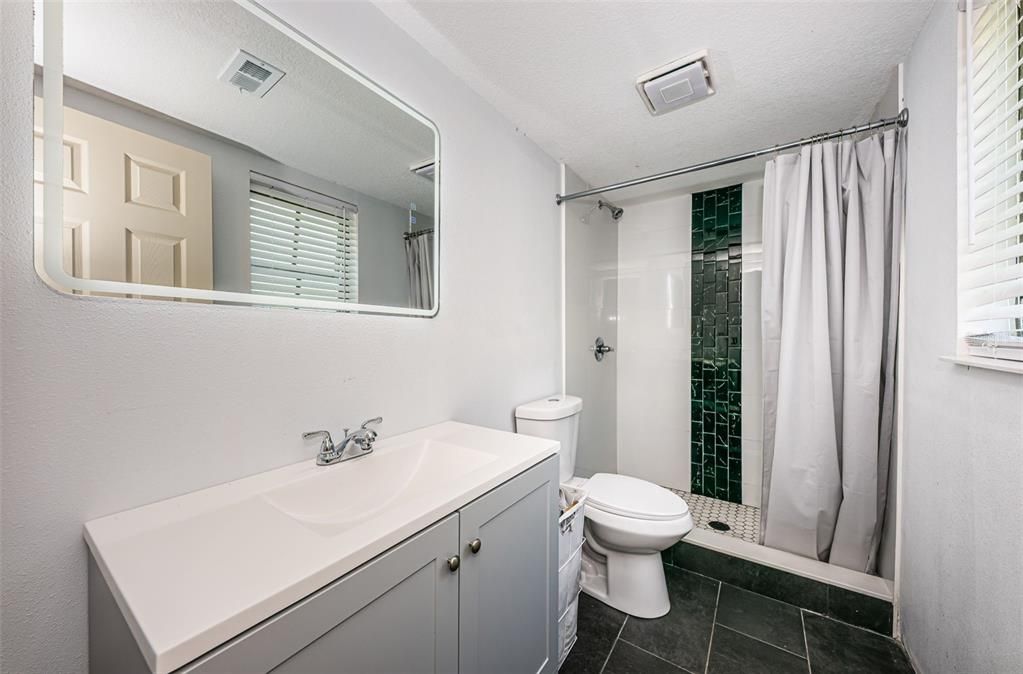 For Sale: $210,000 (2 beds, 2 baths, 932 Square Feet)