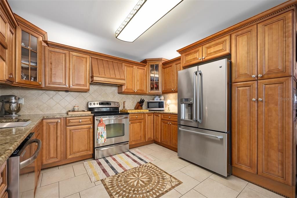 For Sale: $392,500 (2 beds, 2 baths, 1275 Square Feet)