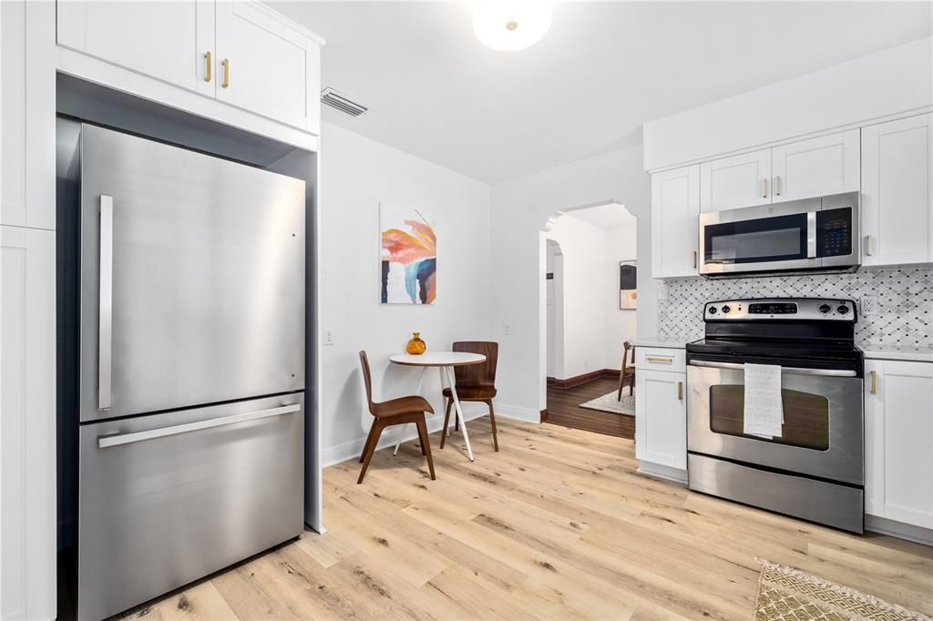 Active With Contract: $450,000 (3 beds, 1 baths, 1483 Square Feet)
