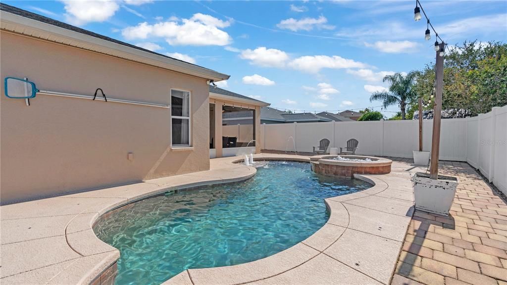 Active With Contract: $434,900 (4 beds, 2 baths, 2286 Square Feet)