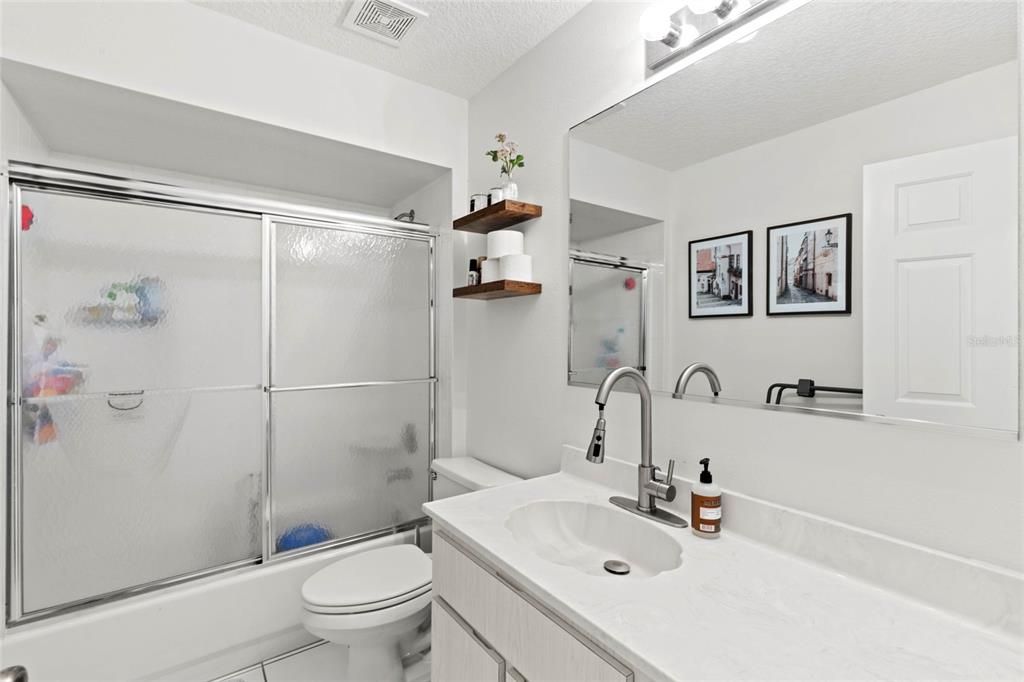 待售: $215,000 (2 贝兹, 2 浴室, 1250 平方英尺)