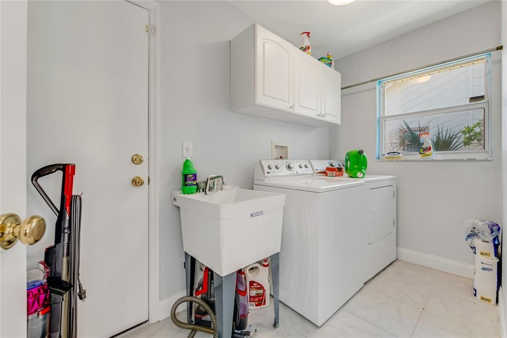 For Sale: $340,000 (3 beds, 2 baths, 1662 Square Feet)