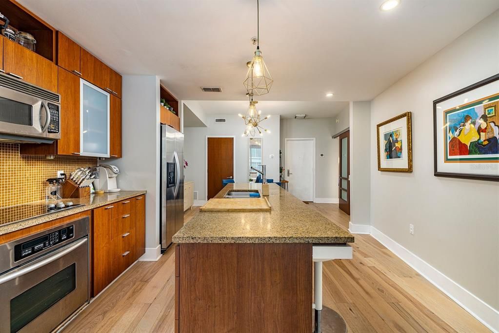 For Sale: $459,900 (2 beds, 2 baths, 1134 Square Feet)