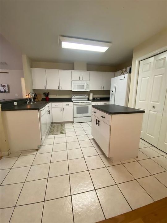 For Rent: $2,150 (3 beds, 2 baths, 1678 Square Feet)