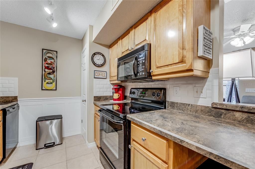 Active With Contract: $156,500 (2 beds, 2 baths, 833 Square Feet)